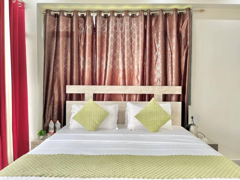 Host Jatin Kasauli Crest 7O1827O7O3 Apartman Kültér fotó
