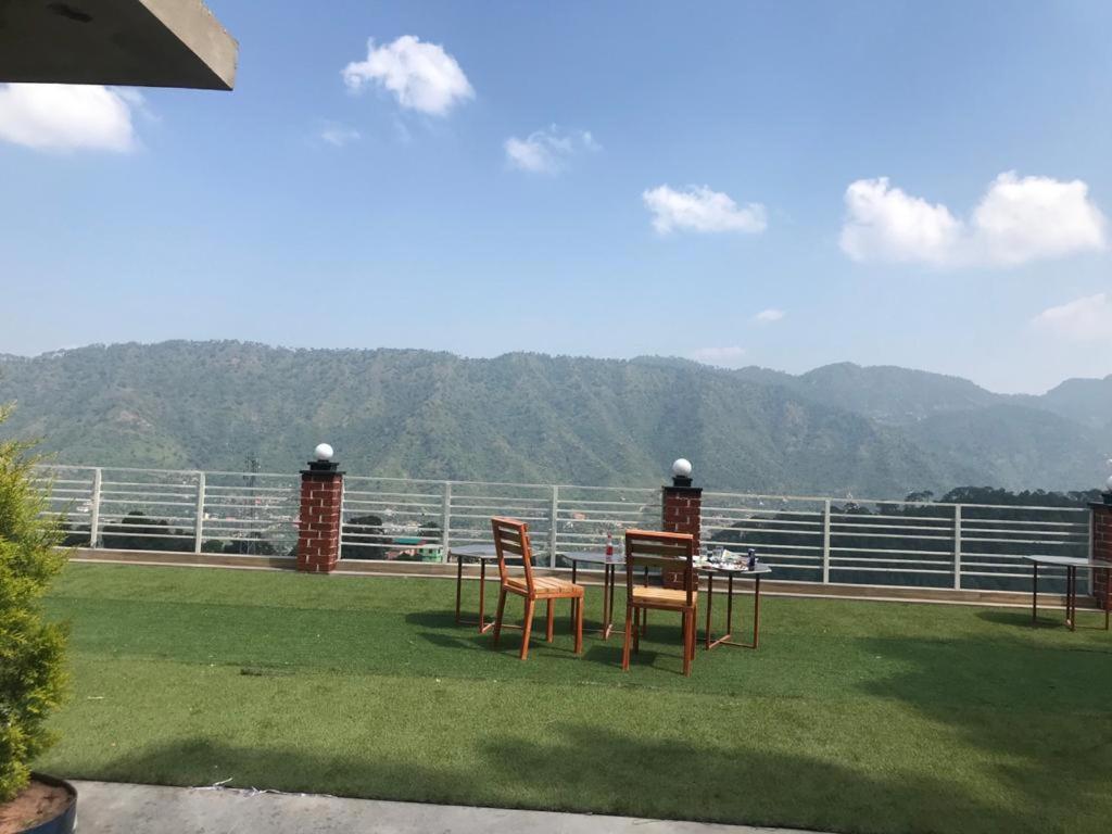 Host Jatin Kasauli Crest 7O1827O7O3 Apartman Kültér fotó